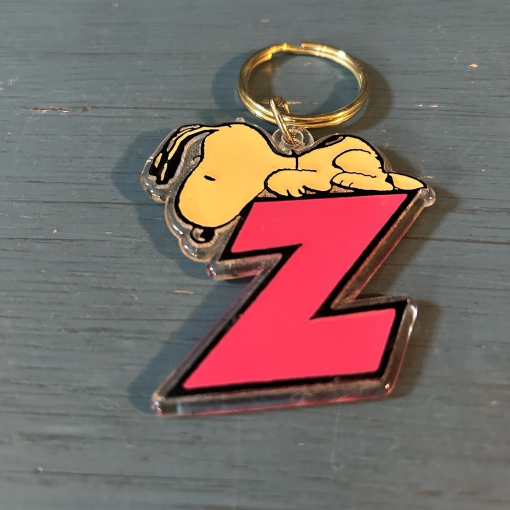 RARE 1956 SNOOPY PEANUTS SCHULZ KEYCHAIN United Feature Syndicate “Z” Plastic
